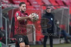 3. Liga - FC Ingolstadt 04 - Hallescher FC - Einwurf Michael Heinloth (17, FCI), hinten Cheftrainer Tomas Oral (FCI)