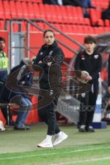 3. Liga; FC Ingolstadt 04 - FC Viktoria Köln; an der Seitenlinie, Spielerbank Cheftrainerin Sabrina Wittmann (FCI)