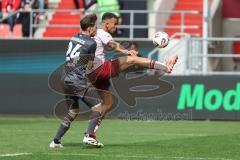 3. Liga; FC Ingolstadt 04 - VfL Osnabrück; Zweikampf Kampf um den Ball Torchance verpasst Marcel Costly (22, FCI) Müller Jannik (24 VFL)