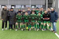 AUDI - Schanzer Amateurcup - Finale -  2026  - SV Hundszell - SV Denkendorf - Siegerehrung - 2. Siegr SV Denkendorf - Lukas Fröde (Nr.34 - FCI) links - Jörg Schlagbauer rechts - Jubel - Foto: Meyer Jürgen