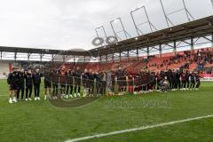 3. Liga; FC Ingolstadt 04 - MSV Duisburg; Sieg Jubel Freude nach dem Spiel. Spieler bedanken sich bei den Fans Tanz