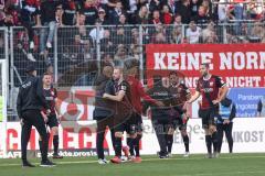 2.BL; FC Ingolstadt 04 - SSV Jahn Regensburg; Niederlage, hängende Köpfe Maximilian Beister (11, FCI) und Cheftrainer André Schubert (FCI) Fatih Kaya (9, FCI) Michael Heinloth (17, FCI) Rico Preißinger (6, FCI)