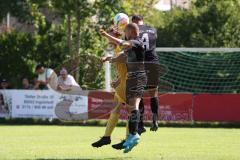 Kreisklasse - Saison 2023/2024 - GW Ingolstadt - FC Gelbelsee -Maximilian Waffler gelb Gelbelsee - Kerim Durmus schwarz GW Ing -  Foto: Meyer Jürgen