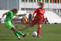 2. Fußball-Liga - Frauen - Saison 2022/2023 - FC Ingolstadt 04 - SC Sand - Schuldt Inga Torwart SC Sand - Ebert Lisa (Nr.10 - FC Ingolstadt 04 ) - Foto: Meyer Jürgen