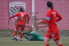 Bayernliga - Frauen - Saison 2022/2023 - FC Ingolstadt 04 II - TSV Schwaben Augsburg - Melisah Karacubuk rot FCI - Sarah Reißner
 Torwart Augsburg - Foto: Meyer Jürgen