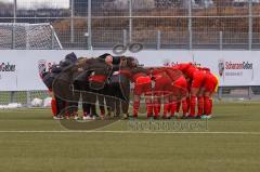 2. Frauen-Bundesliga - Saison 2021/2022 - FC Ingolstadt 04 - VFL Wolfsburg II - Die Mannschaft bildet einen Kreis vor dem Spiel - Foto: Meyer Jürgen