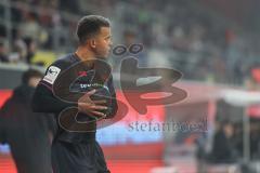 3. Liga; SSV Jahn Regensburg - FC Ingolstadt 04; Ecke Marcel Costly (22, FCI) trocknet den Ball