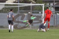 Bayernliga Süd - Saison 2021/2022 - FC Ingolstadt 04 II - VfB Hallbergmoos - Karaogul Ishak (#15 FCI) mit einer Torchance - Martin Dinkel Torwart Hallberg - Foto: Meyer Jürgen