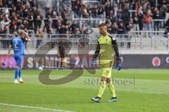 2.BL; FC St. Pauli - FC Ingolstadt 04, Tor für Pauli, 3:0, Torwart Fabijan Buntic (24, FCI) niedergeschlagen