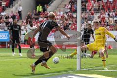 3. Liga; Rot-Weiss Essen - FC Ingolstadt 04; Ausgleich Tor Jubel Treffer Tobias Bech (11, FCI) 2:2 gegen Torwart Marius Funk (1, FCI)