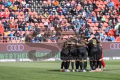 3. Liga; FC Ingolstadt 04 - MSV Duisburg; vor dem Spiel Teambesprechung auf dem Rasen Kreis