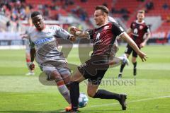 2.BL; FC Ingolstadt 04 - SC Paderborn 07; Zweikampf Kampf um den Ball Dominik Franke (3 FCI) Ananou Frederic (3 SCP)