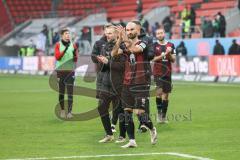 2.BL; FC Ingolstadt 04 - Karlsruher SC; Spiel ist aus, Remis Unentschieden 1:1, Spieler bedanken sich bei den Fans, Ehrenrunde, Nico Antonitsch (5, FCI) Maximilian Beister (11, FCI)