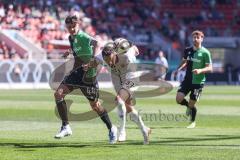 3. Liga; FC Ingolstadt 04 - Hannover 96 II; Zweikampf Kampf um den Ball Pascal Testroet (37, FCI) Wallner Lukas (44 H96)
