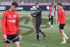 3.Liga - Saison 2022/2023 - FC Ingolstadt 04 -  - Cheftrainer Michael Köllner (FCI) beim ersten Training - Cheftrainer Michael Köllner (FCI) gibt Anweisungen - Foto: Meyer Jürgen