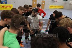 Lotto - Hallen - Bayerncup -  Saison 2022/2023 - FC Fatih Ingolstadt - SV Manching - Halbfinale -  Fabian Reichenberger Trainer Manching schwört seine Mannschaft ein vor dem 6 Meterschießen -  - Foto: Meyer Jürgen