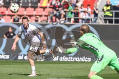 3. Liga; FC Ingolstadt 04 - Hannover 96 II; Torchance verpasst Ryan Malone (16, FCI) Torwart Stahl Toni (1 H96)