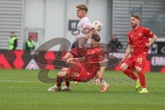 3. Liga - Saison 2025/26 - SV Wehen/Wiesbaden - FC Ingolstadt 04  - Max Plath (Nr.14 - FCI) - Florian Hübner (Nr.19 - Wiesbaden) - Foto: Meyer Jürgen