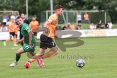 Toto-Pokal; SV Manching - FC Ingolstadt 04; Jannik Mause (7, FCI) Ralf Schröder (SVM)