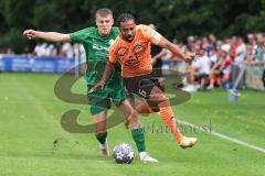 Toto-Pokal; SV Manching - FC Ingolstadt 04; Leon Guwara (6, FCI) Sebastian Graßl (SVM)
