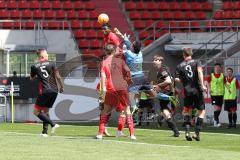 Im Bild: Michael Udebuluzor (#25 FCI B-Junioren) beim Kopfball

Fussball - B-Junioren - Relegation 2021  - FC Ingolstadt 04 - SSV Jahn Regensburg -  Foto: Ralf Lüger/rsp-sport.de