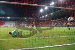 Toto-Pokal - Saison 2023/2024 - FC Ingolstadt 04 - Jahn Regensburg - Lukas Fröde (Nr.34 - FCI) - Torwart Alexander Weidinger (Nr.32 - Regensburg) - Elmeterschießen - Foto: Meyer Jürgen