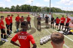 Bayernliga Süd - Saison 2022/2023 - FC Ingolstadt 04 II -  Trainingsauftakt - Käs Alexander Trainer FCI spricht zu seinen Spielern - Foto: Meyer Jürgen