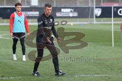 3.Liga - Saison 2022/2023 - FC Ingolstadt 04 -  - Cheftrainer Michael Köllner (FCI) beim ersten Training - Cheftrainer Michael Köllner (FCI) gibt Anweisungen - Foto: Meyer Jürgen