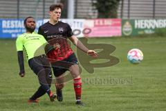 Kreisklasse  Saison 2022/2023 - GW Ingolstadt - SV Stammham - Abdullahi Usman grün GW Ing - Michael Kraft schwarz Stammham - Foto: Meyer Jürgen