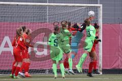 2. Fußball-Liga - Frauen - Saison 2022/2023 - FC Ingolstadt 04 - VFL Wolfsburg II - Torwart Franziska Meier (Nr.1 - FCI Frauen) wehrt den Ball ab - Foto: Meyer Jürgen