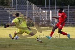 Bayernliga Nord - Saison 2023/2024 - FC Ingolstadt 04 - SSV Jahn Regensburg - Michael Udebuluzor (Nr.24 - FCI U21) mit einer 100% Torchance - trifft aber nicht - Leon Mate Cuk Torwart Regensburg - Foto: Meyer Jürgen