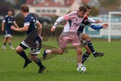 Bezirksliga - Saison 2025/26- TSV Gaimersheim - SpVgg Kammerberg - Dennis Hüttinger (Nr.7 - TSV Gaimersheim) - Philipp Stipic blau Kammerberg - Christof Pihale blau Kammerberg hinten - Foto: Meyer Jürgen