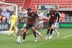 3. Liga; FC Ingolstadt 04 - MSV Duisburg; Zweikampf Kampf um den Ball Lukas Fröde (34, FCI) Bulic Rasim (6 MSV) Vinko Šapina (41, FCI)