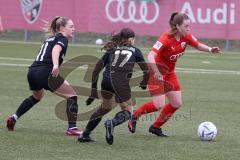 2. Fußball-Liga - Frauen - Saison 2022/2023 - FC Ingolstadt 04 - SC Freiburg II - Lea Wolski (Nr.6 - FCI Frauen) - Fischer Leni schwarz Freiburg #11 - Schmidt Charlotte #17 Freiburg -  - Foto: Meyer Jürgen