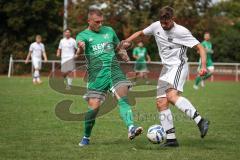 Kreisklasse - Saison 2026/27- TSV Lenting - FC Arnsberg-  - Denis Bronzel grün Lenting - Christian Pintaske weiss Arnsberg  - Foto: Meyer Jürgen