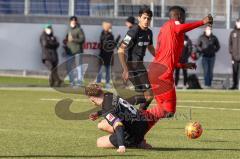 A - Junioren Bundesliga Süd/Südwest -  Saison 2021/2022 - FC Ingolstadt 04 - SC Freiburg - Madougou Ibrahim (#9 FCI) - Pellegrino Gabriel schwarz #8 Freiburg - Foto: Meyer Jürgen