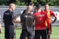 2.BL; FC Ingolstadt 04 - Neuer Cheftrainer Andre Schubert mit Co-Trainer Asif Saric im ersten Training, Cheftrainer André Schubert (FCI) und Athletik-Trainer Luca Schuster (FCI) Nassim Boujellab (8, FCI) Justin Butler (31, FCI)