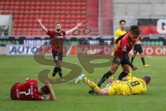 Relegation 1 - FC Ingolstadt 04 - VfL Osnabrück - Caniggia Ginola Elva (14, FCI) gegen Taffertshofer Ulrich (8 VfL), Dennis Eckert Ayensa (7, FCI) am Boden, Marc Stendera (10, FCI) reklamiert