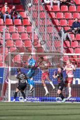 3. Liga; SSV Jahn Regensburg - FC Ingolstadt 04; Torwart Marius Funk (1, FCI) Viet Christian (10 Jahn) Simon Lorenz (32, FCI) Jannik Mause (7, FCI) Breunig Louis (16 Jahn)