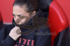 3. Liga; FC Ingolstadt 04 - Hannover 96 II; Cheftrainerin Sabrina Wittmann (FCI) an der Seitenlinie, Spielerbank