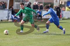 Kreisliga - Saison 2025/26- SV Hundszell - VFB Eichstätt II - Maximilian Eberlein grün Eichstätt - Maximilian Blattner blau Hundszell - Foto: Meyer Jürgen