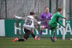 Bezirksliga - Saison 2025/26 - FC Gerolfing - SpVgg Altenerding - Lukas Achhammer (Nr.9 - FC Gerolfing) vergibt eine Torchance - Alexander Weiher weiss Altenerding - Lukas Loher TW Altenerding - Foto: Meyer Jürgen