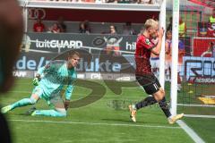 3.Liga - Saison 2022/2023 - FC Ingolstadt 04 -  1. FC Saarbrücken - Kristensen Tobias Bech (Nr.11 FCI) mit einer vergebenen Torchance - - Torwart Daniel Batz (Nr.1 - 1. FC Saarbrücken) - Foto: Meyer Jürgen