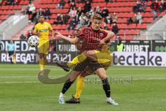 Relegation 1 - FC Ingolstadt 04 - VfL Osnabrück - Zweikampf Dennis Eckert Ayensa (7, FCI) Beermann Timo (33 VfL)