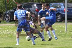 Kreisliga - Saison 2024/25- SV Menning - TSV Ober/Unterhaunstadt-  - Ali Cakmakci Torwart grau Ober/Haunstadt kann einen Ball abwehren von Maximilian Lex blau Menning - XXXXX - Foto: Meyer Jürgen
