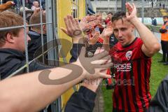 3.Liga - Saison 2022/2023 - TSV 1860 München - FC Ingolstadt 04 -  Das Spiel ist aus - Jubel  - Die Mannschaft bedankt sich bei den Fans -Tanzen - Dominik Franke (Nr.3 - FCI) - Foto: Meyer Jürgen