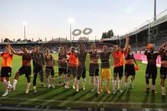 3.Liga - Saison 2022/2023 - VFL Osnabrück - FC Ingolstadt 04 - Das Spiel ist aus - Jubel - Die Mannschaft feiert mit den fans - Foto: Meyer Jürgen