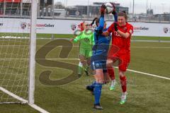 2. Frauen-Bundesliga - Saison 2021/2022 - FC Ingolstadt 04 - VFL Wolfsburg II - Fritz Anna-Lena (#19 FCI) mit einer Torchance - Wagner Melanie Torwart Wolfsburg - Foto: Meyer Jürgen