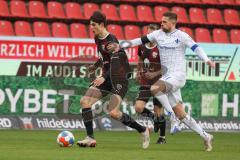 2.BL; FC Ingolstadt 04 - SV Darmstadt 98; Zweikampf Kampf um den Ball Merlin Röhl (34, FCI) Kempe Tobias (11 SVD)