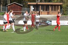 2. Fußball-Liga - Frauen - Saison 2022/2023 - FC Ingolstadt 04 - FSV Gütersloh - Mailbeck Alina (Nr.8 - FC Ingolstadt 04 ) spiel den Ball und es gibt einen Elfmeter wegen Handspiels . - Rolle Sarah Torwart Gütersloh - jubel - Foto: Meyer Jürgen